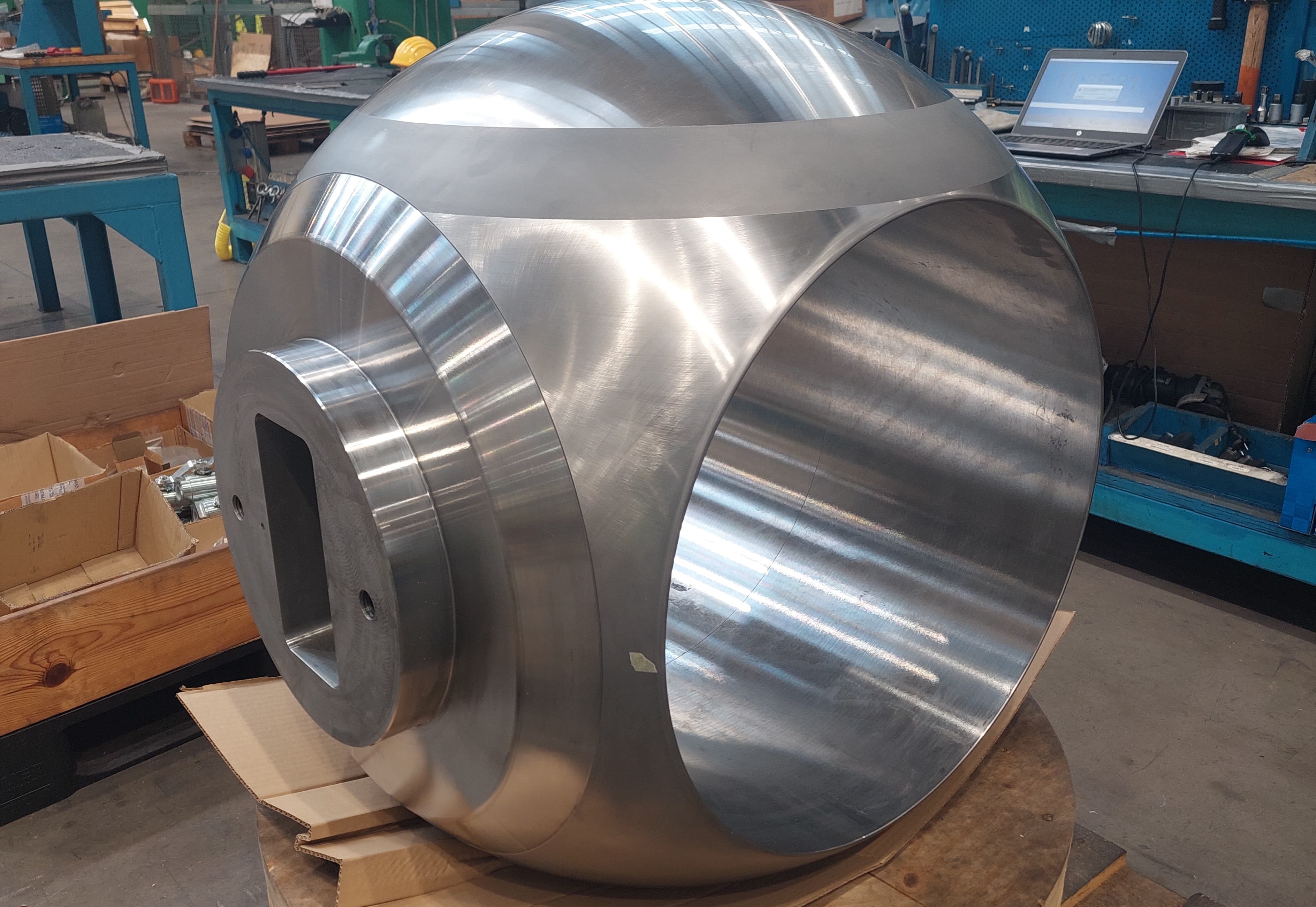 Grosser zerspanter Kugelhahnkörper, Spiegelglanzoberfläche